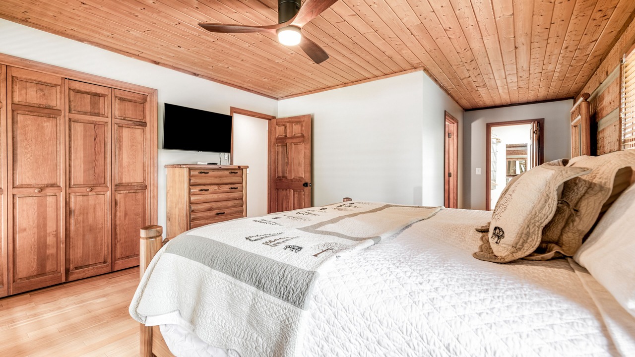 Photo of Bedroom in Kodak