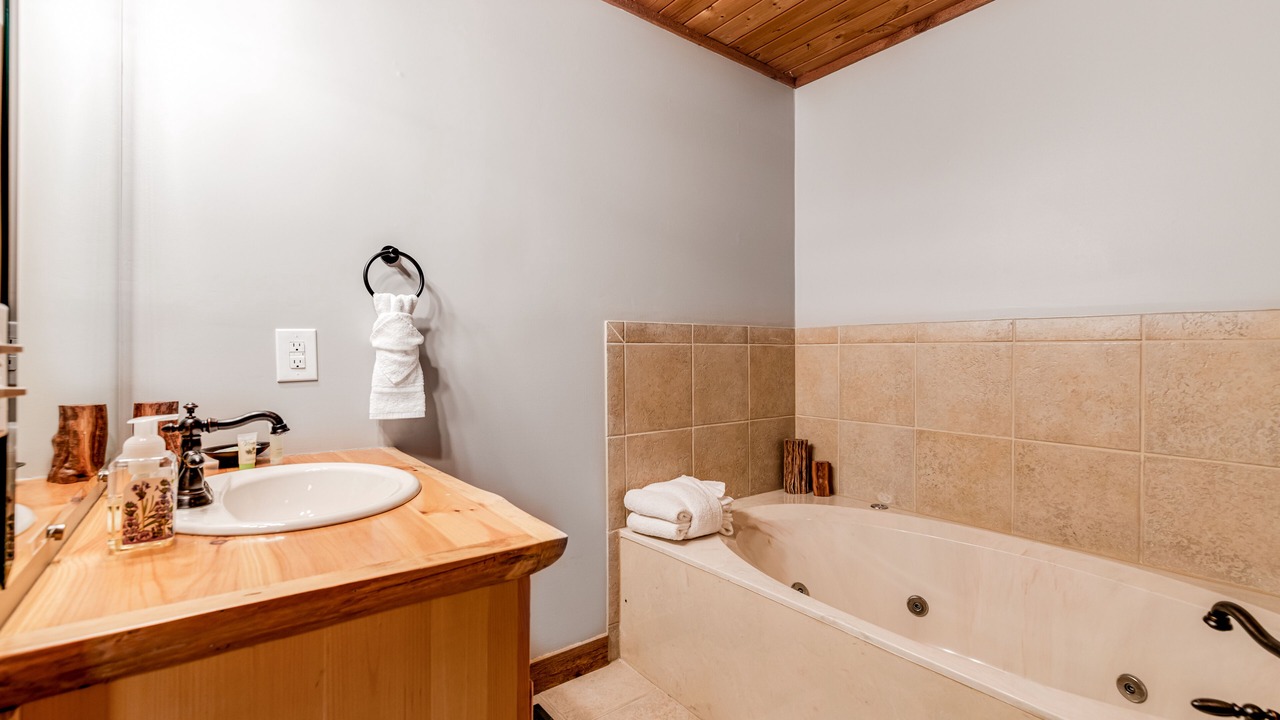 Photo of Bathroom in Kodak