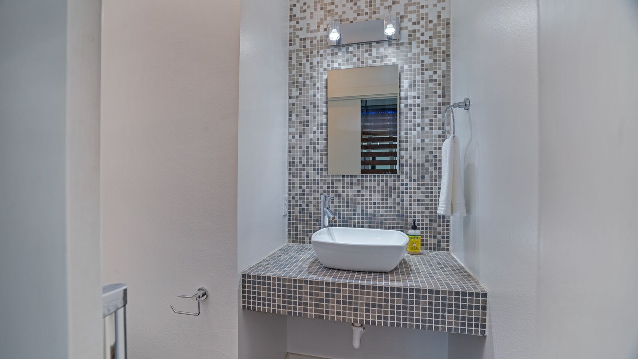 Photo of Bathroom in Deep Ellum