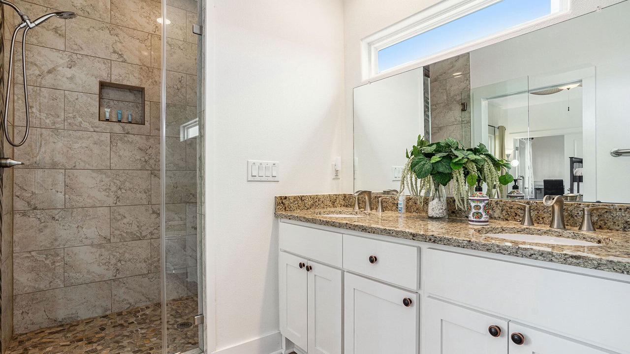 Photo of Bathroom in El Lago