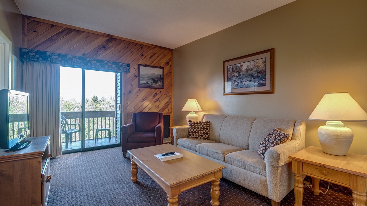Photo of Livingroom in Weirs Beach
