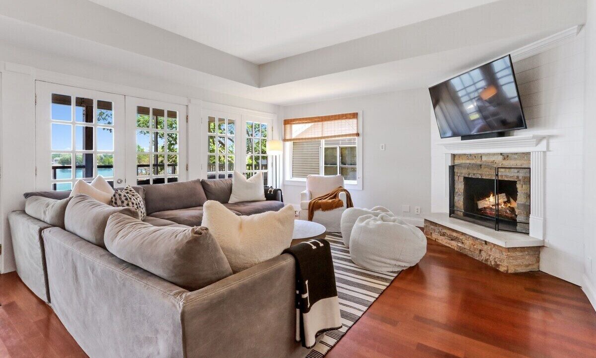 Photo of Livingroom in Lauderdale Lakes