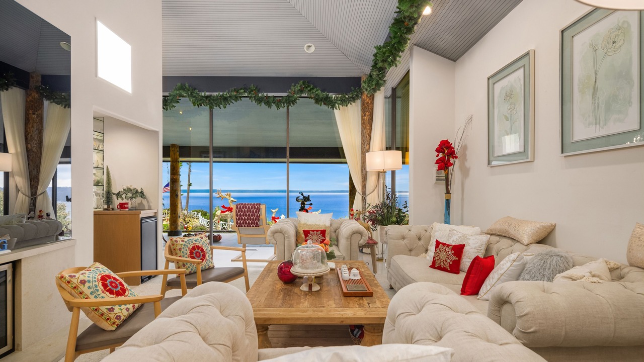 Photo of Livingroom in Harbour Pointe