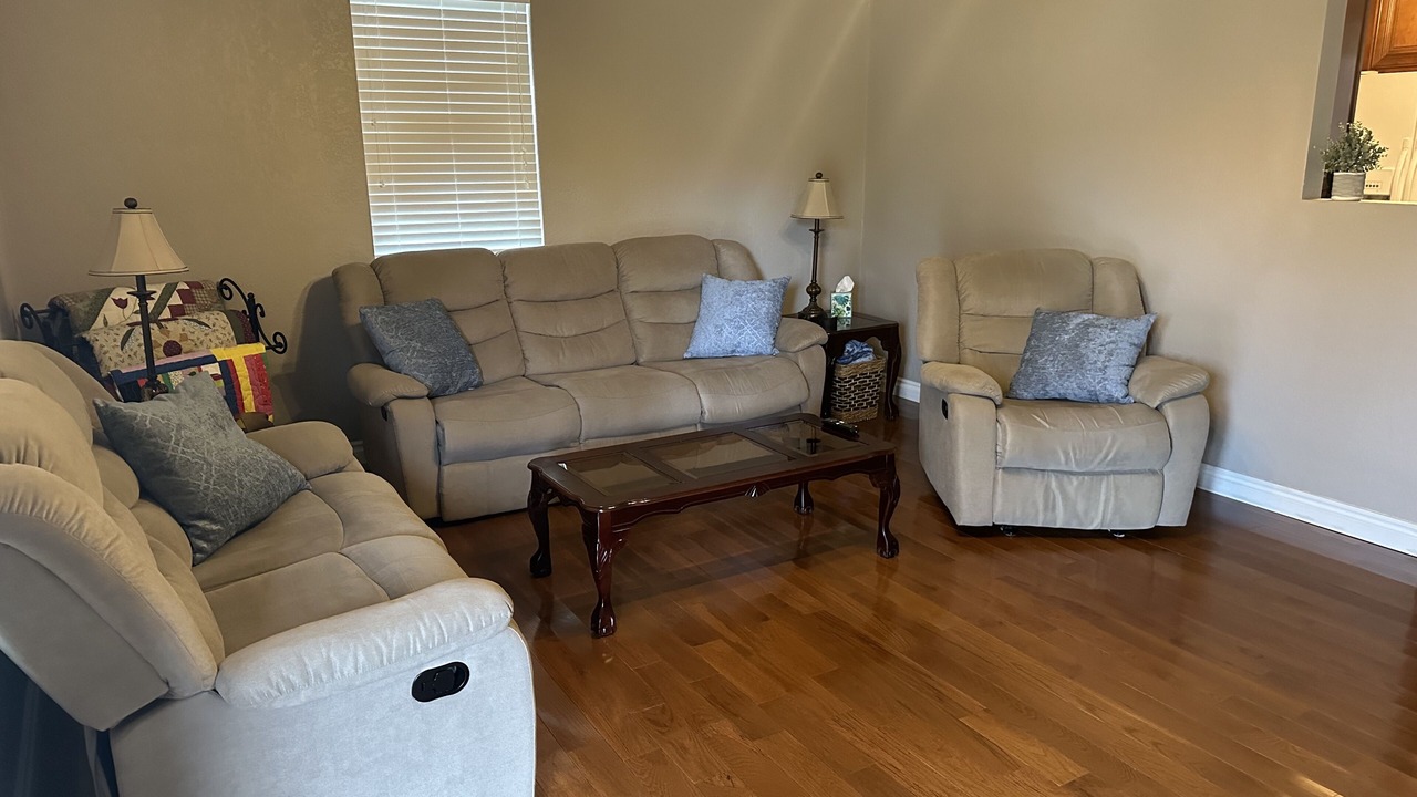 Photo of Livingroom in Oneida
