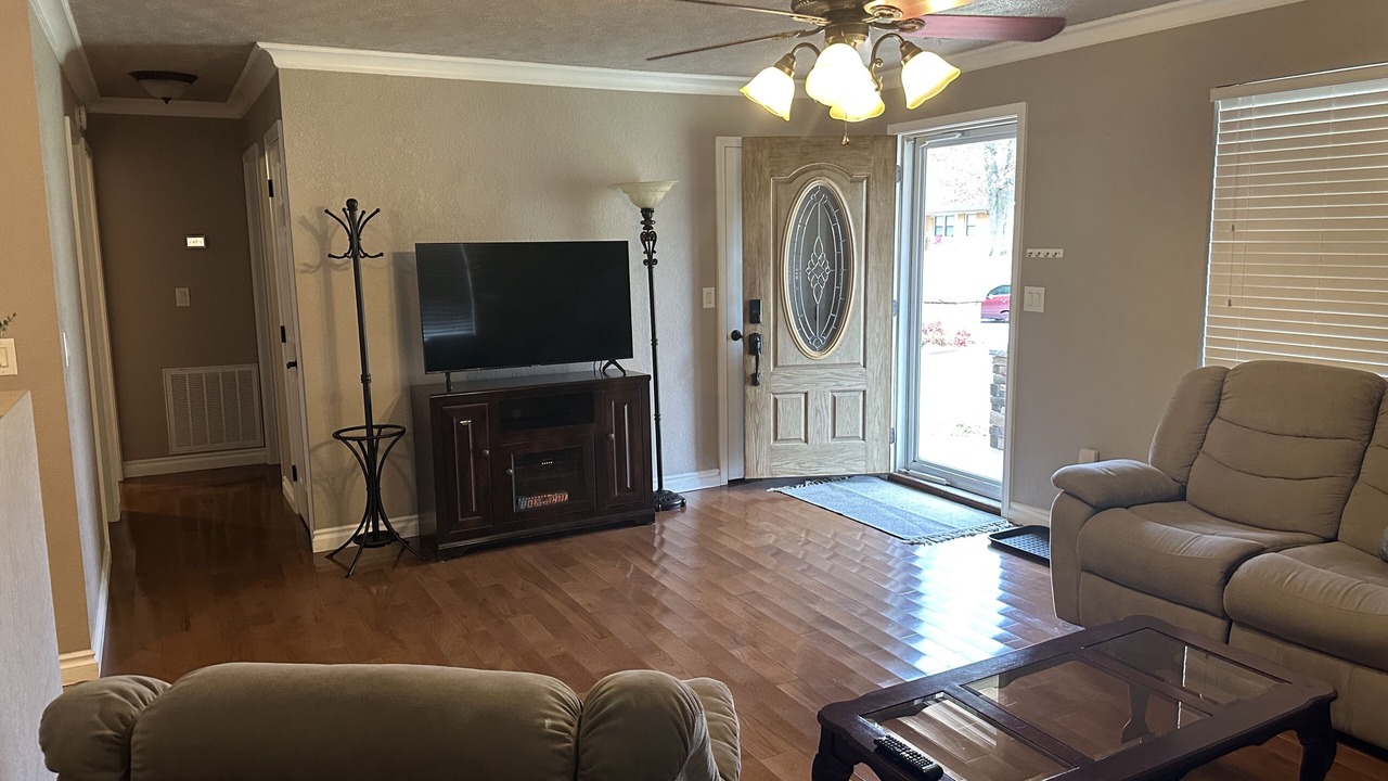 Photo of Livingroom in Oneida
