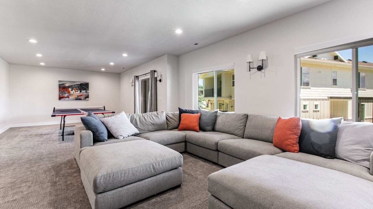 Photo of Livingroom in Midway