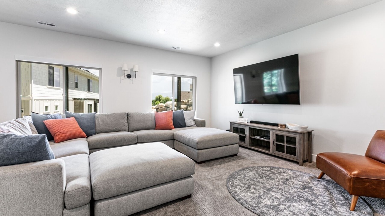 Photo of Livingroom in Midway