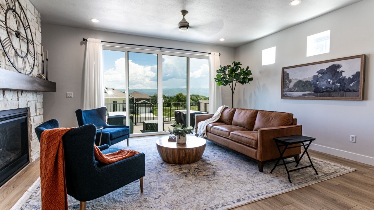 Photo of Livingroom in Midway
