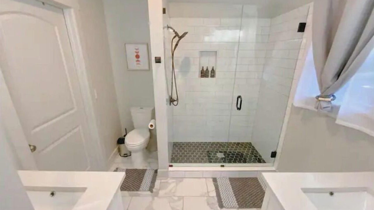 Photo of Bathroom in East Memphis