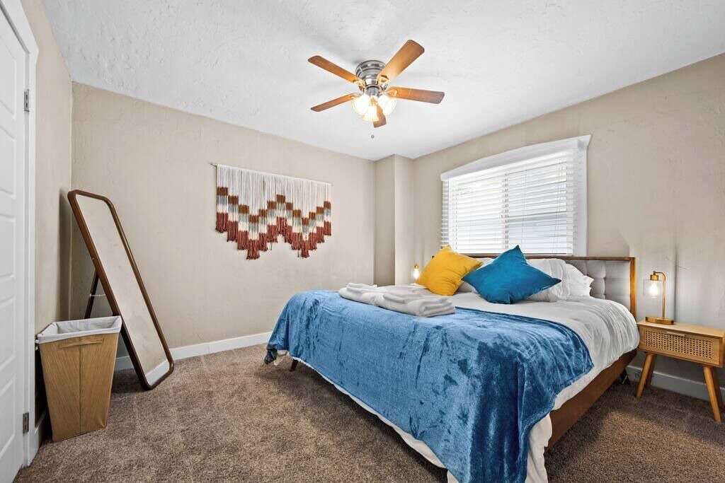 Photo of Bedroom in People's Freeway