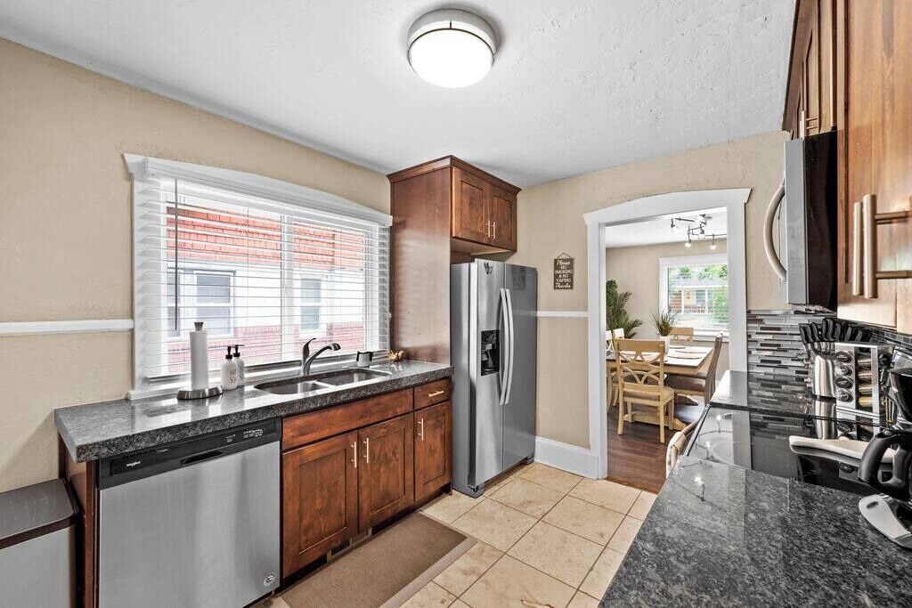 Photo of Kitchen in People's Freeway