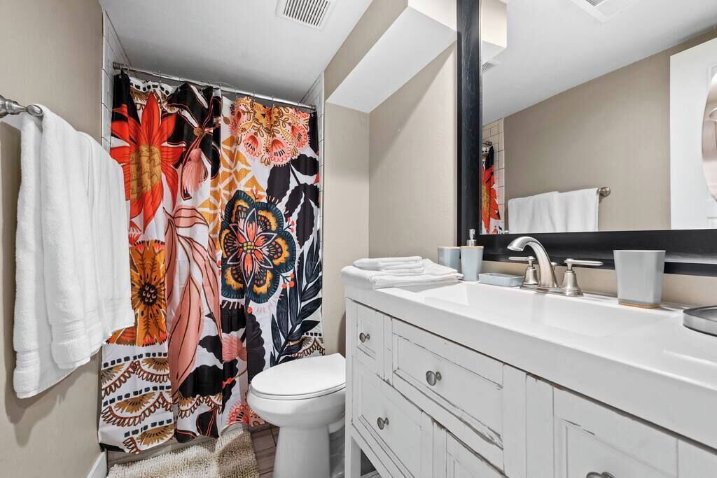 Photo of Bathroom in People's Freeway