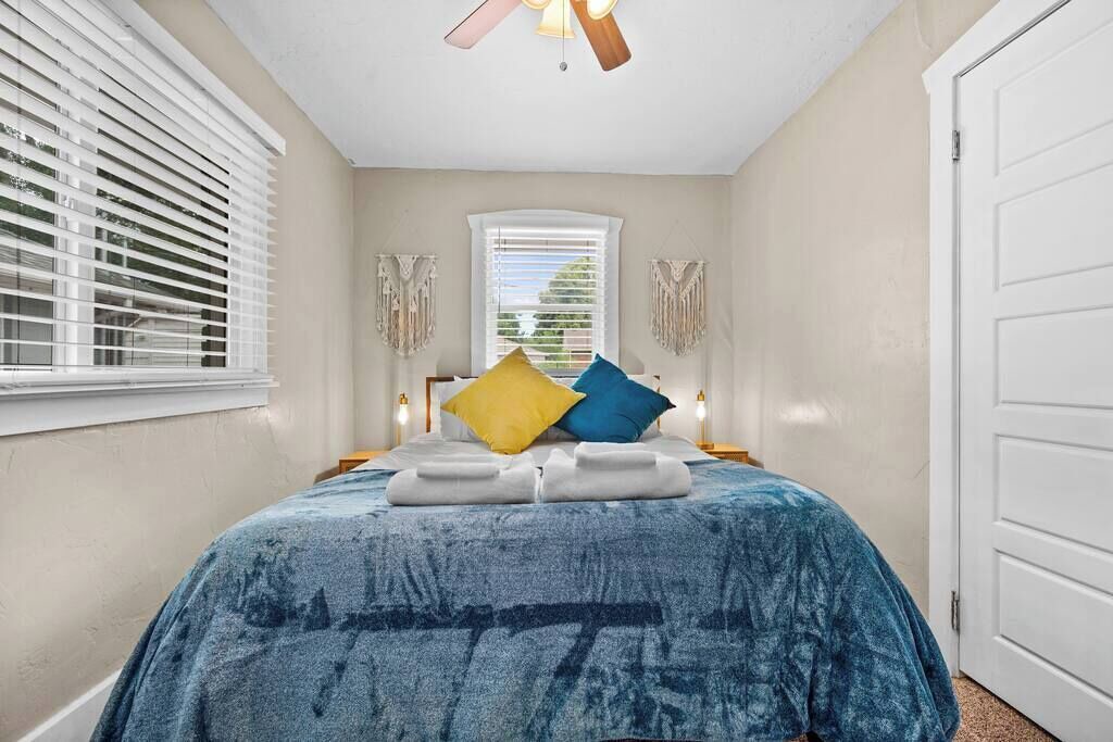 Photo of Bedroom in People's Freeway
