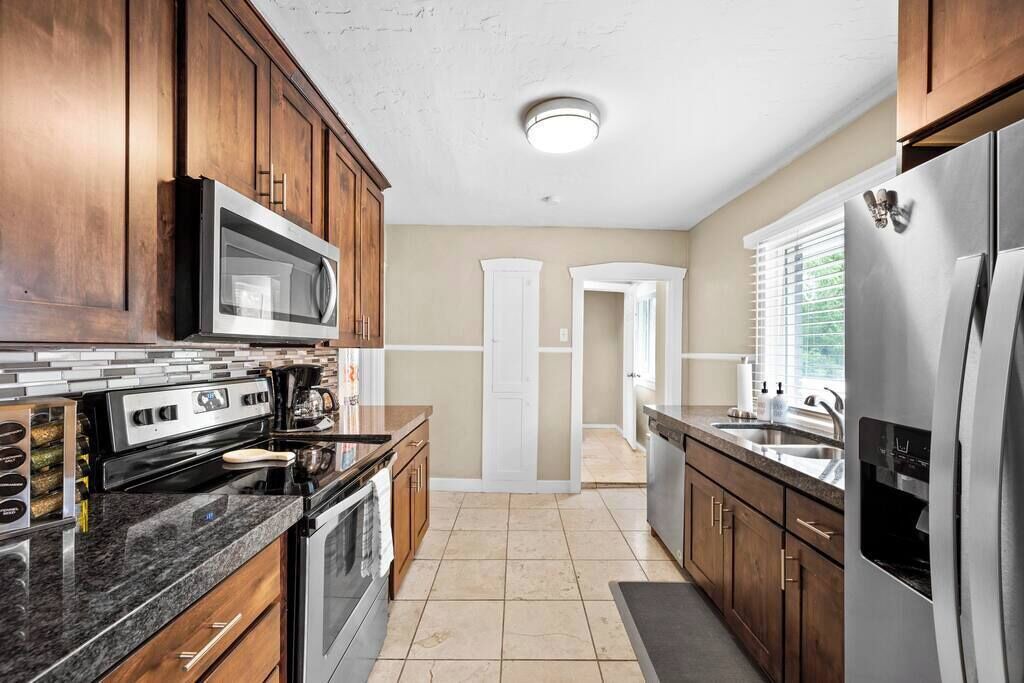 Photo of Kitchen in People's Freeway