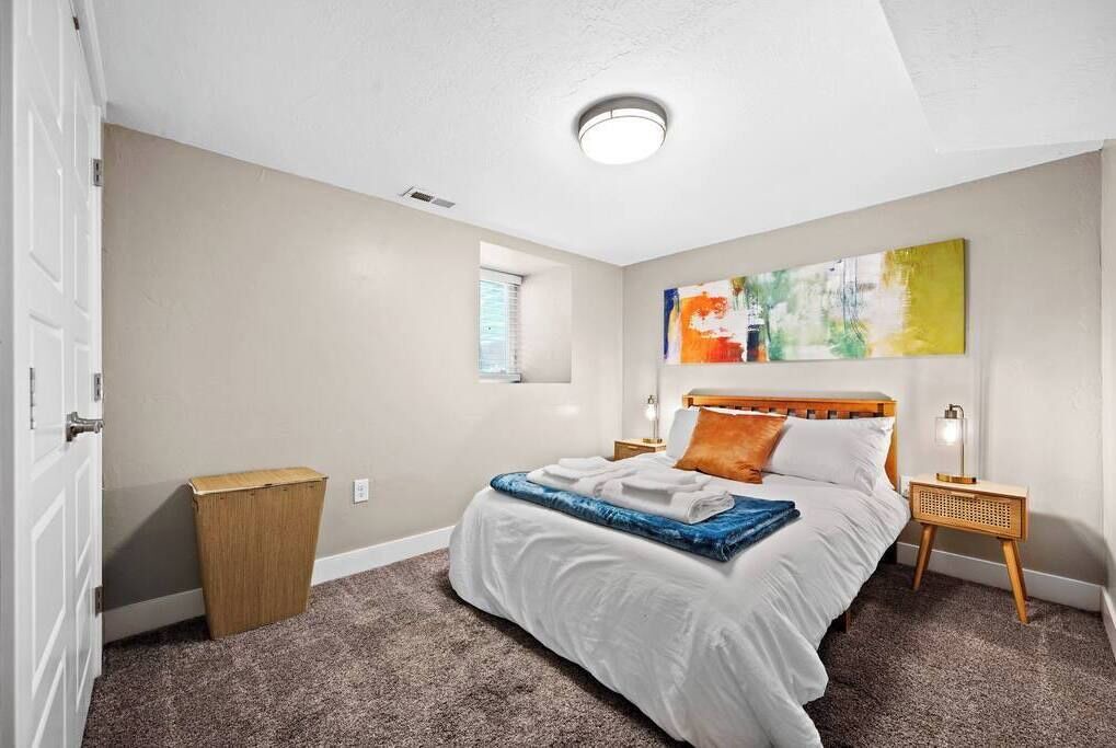 Photo of Bedroom in People's Freeway