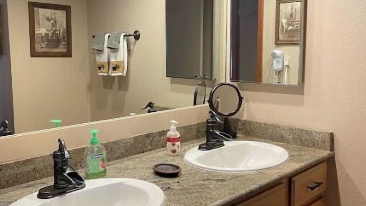 Photo of Bathroom in Lakeside Village