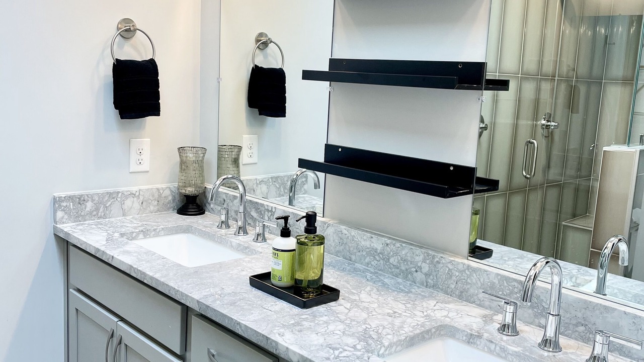 Photo of Bathroom in Hadley - Washington