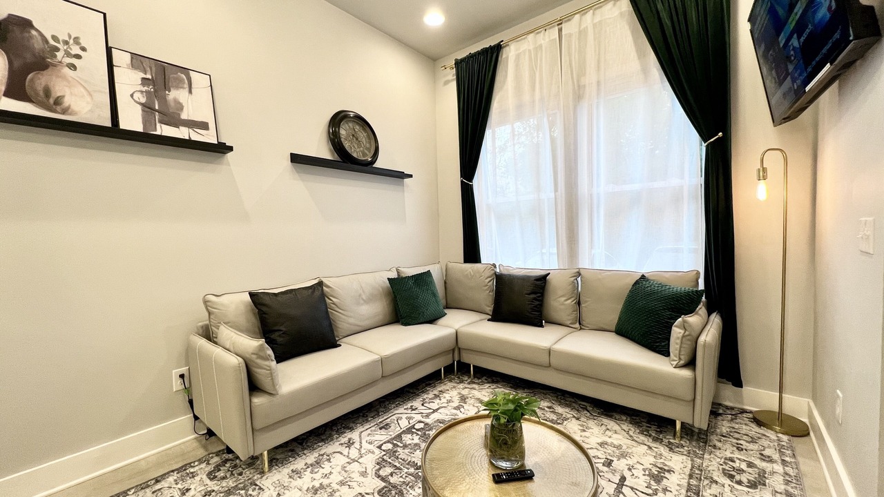 Photo of Livingroom in Hadley - Washington