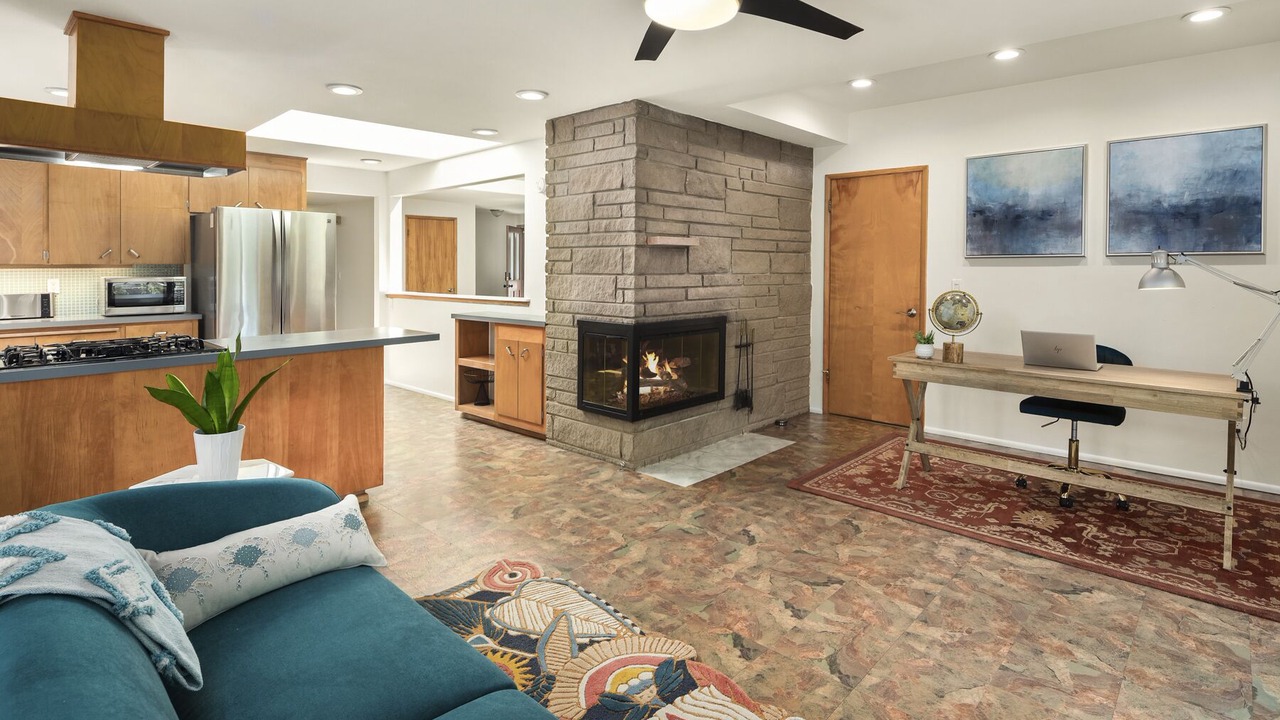 Photo of Livingroom in Lake Forest Park