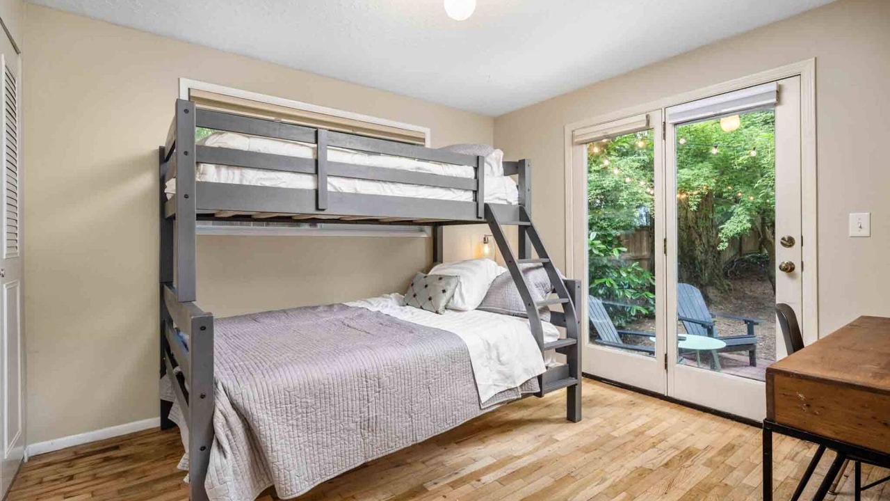 Photo of Bedroom in Oak Grove