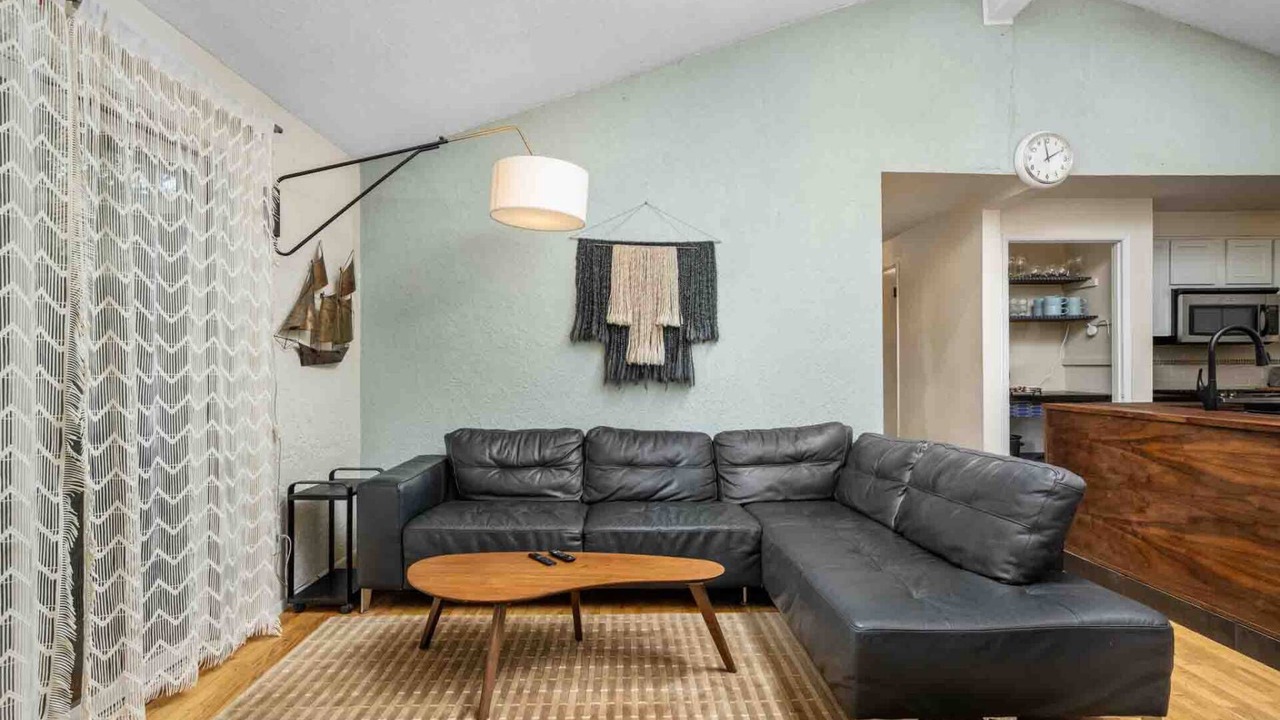 Photo of Livingroom in Oak Grove