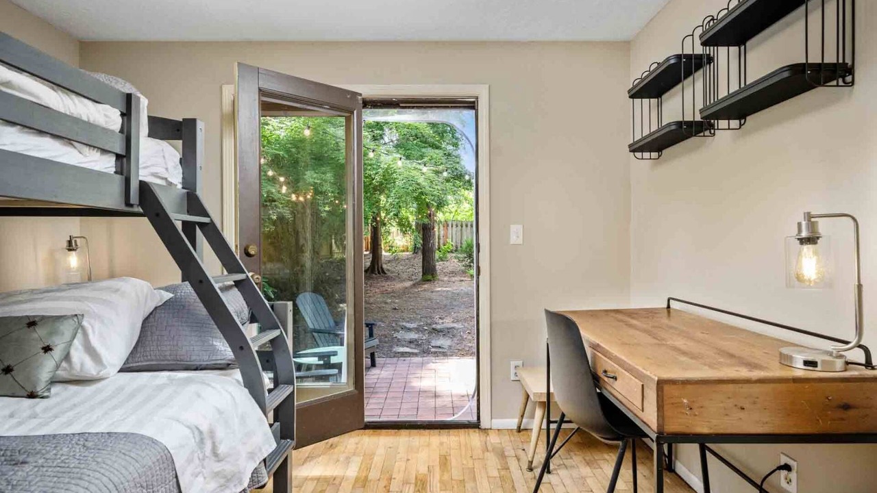Photo of Bedroom in Oak Grove