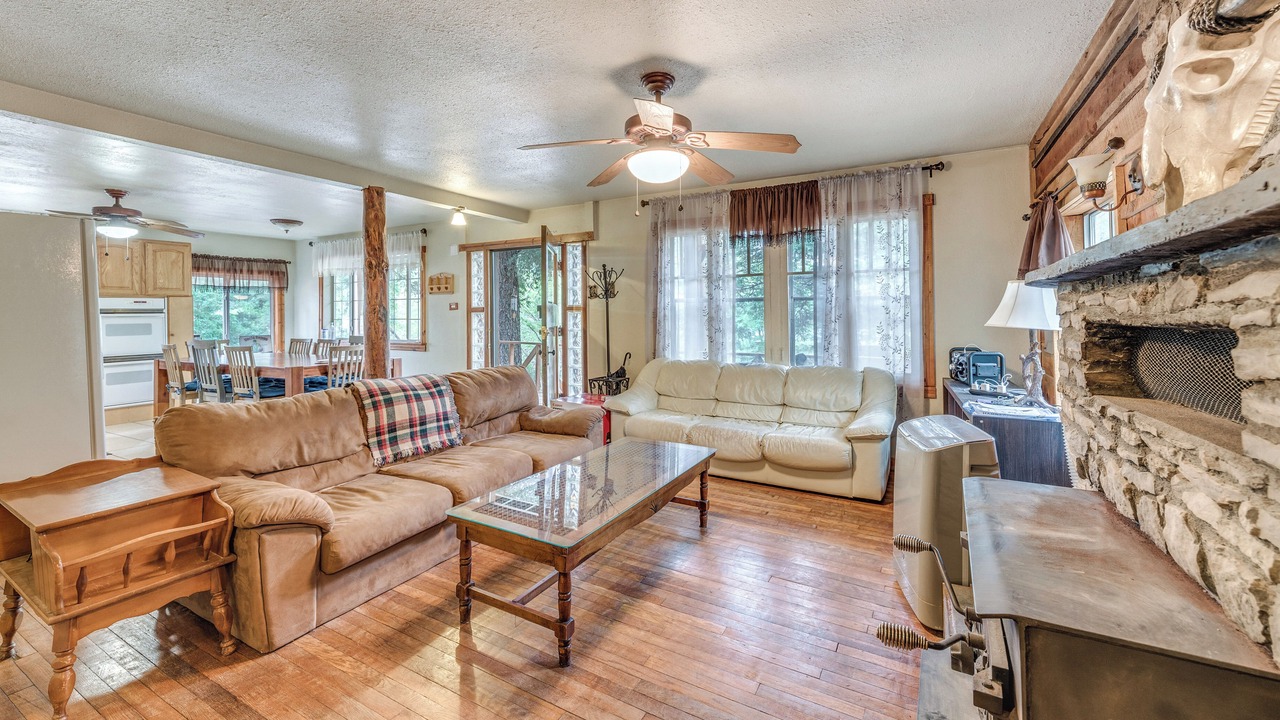 Photo of Livingroom in Cloudcroft