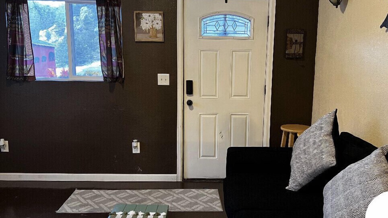 Photo of Livingroom in Drake