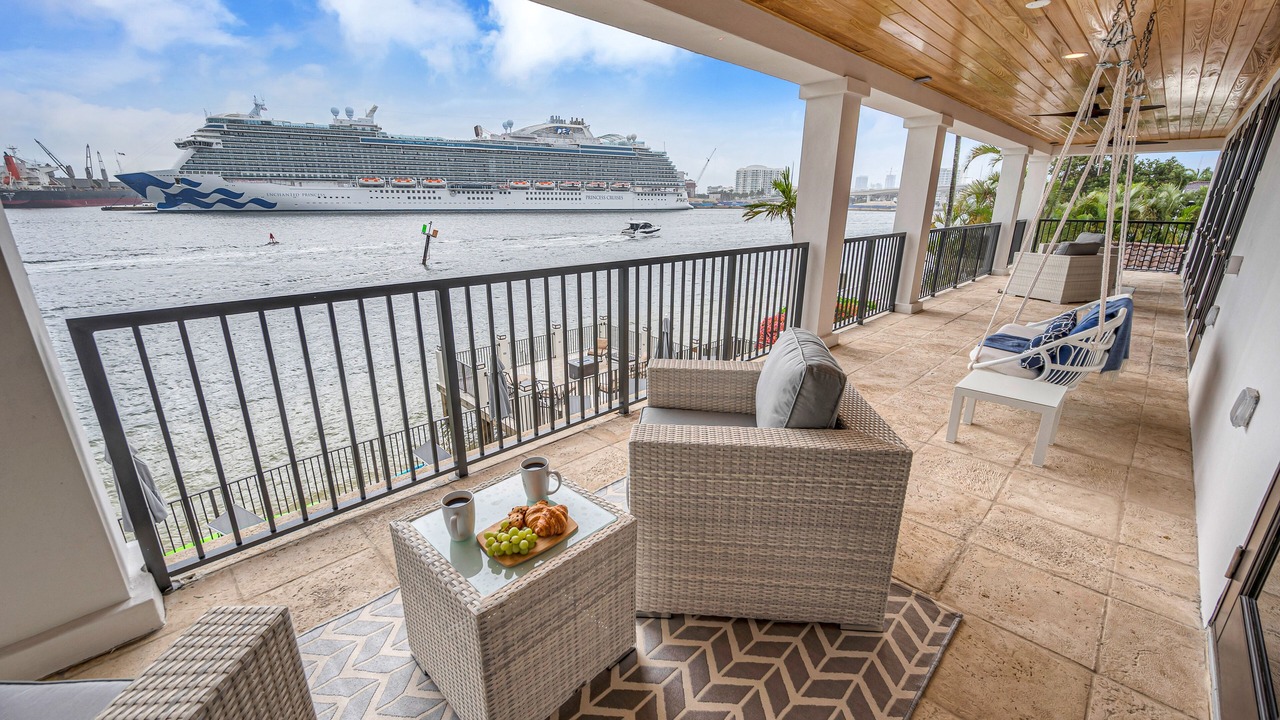 Photo of Patio Balcony in Harbour Inlet