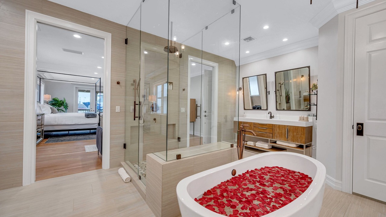 Photo of Bathroom in Harbour Inlet