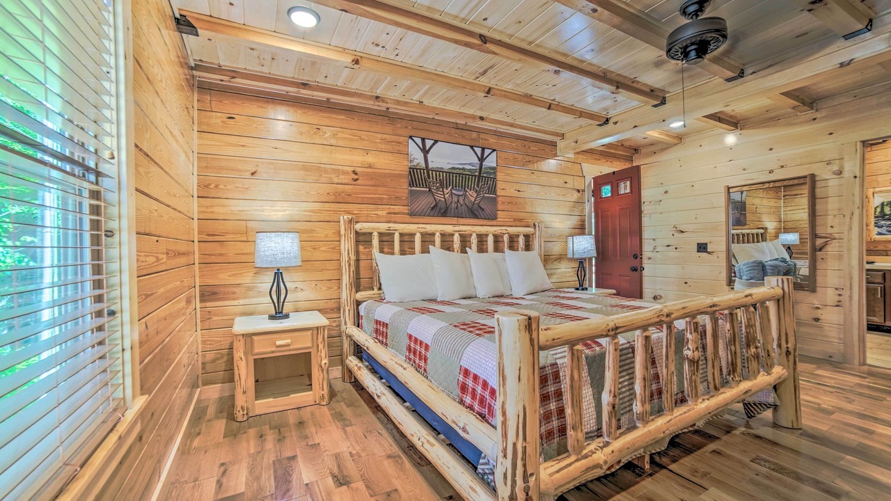 Photo of Bedroom in White Oak Lodge