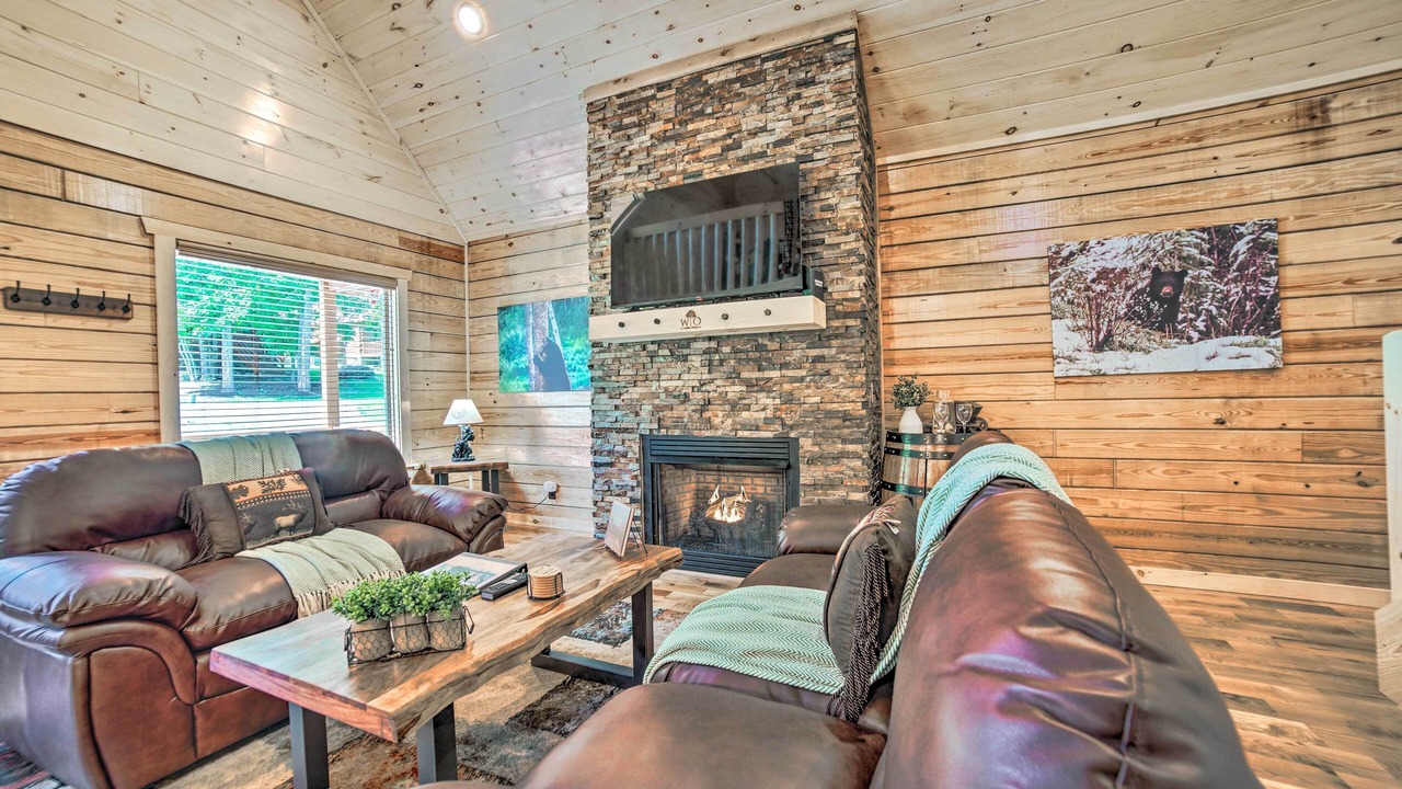 Photo of Livingroom in White Oak Lodge