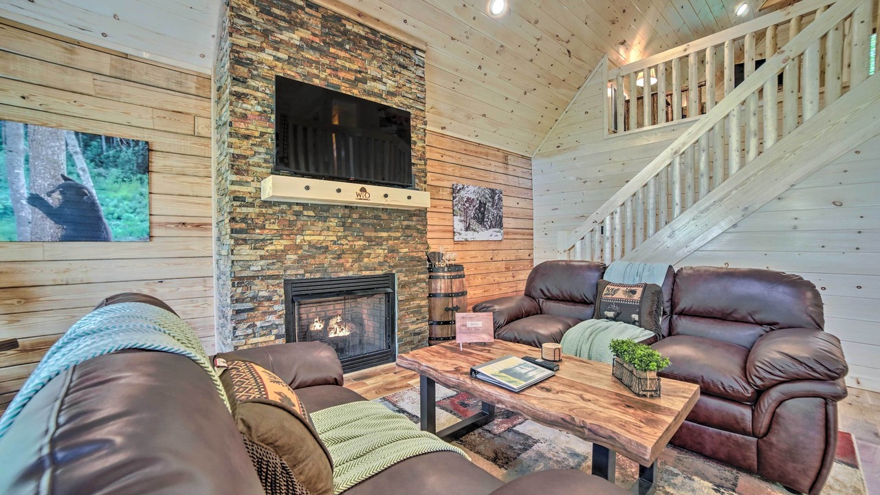 Photo of Livingroom in White Oak Lodge
