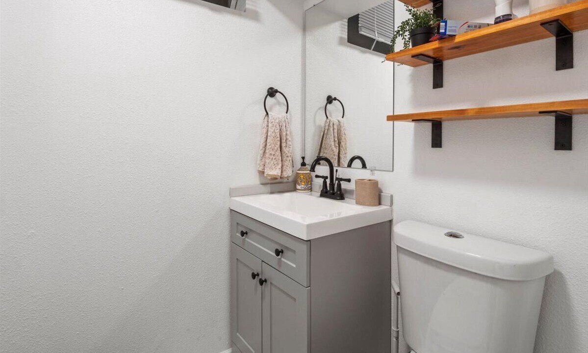 Photo of Bathroom in Dupont