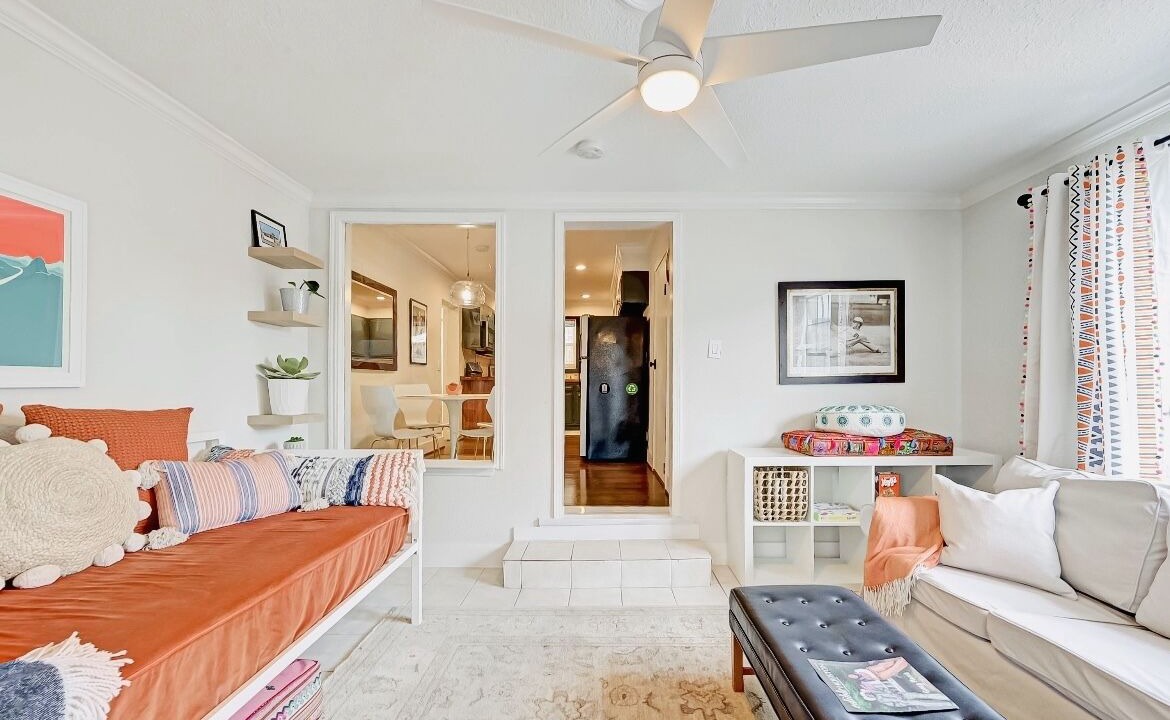 Photo of Livingroom in Neartown