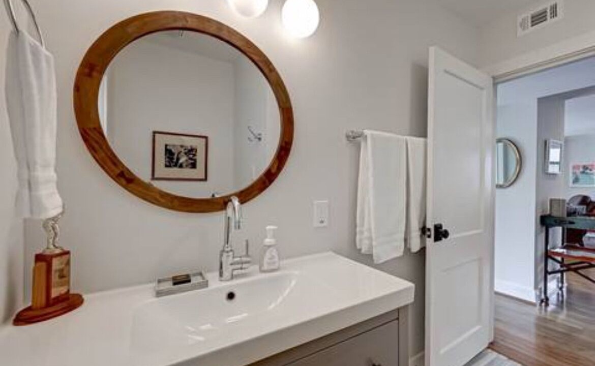 Photo of Bathroom in Neartown