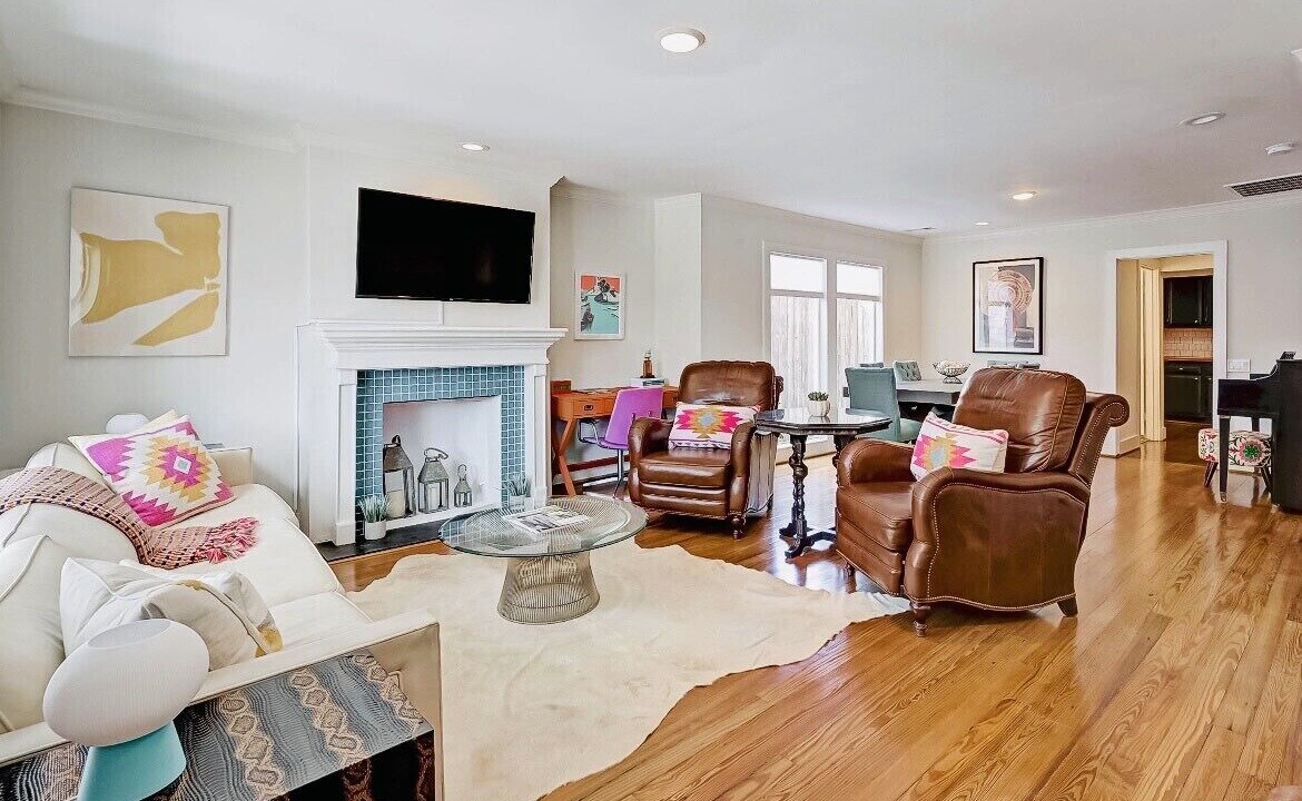 Photo of Livingroom in Neartown