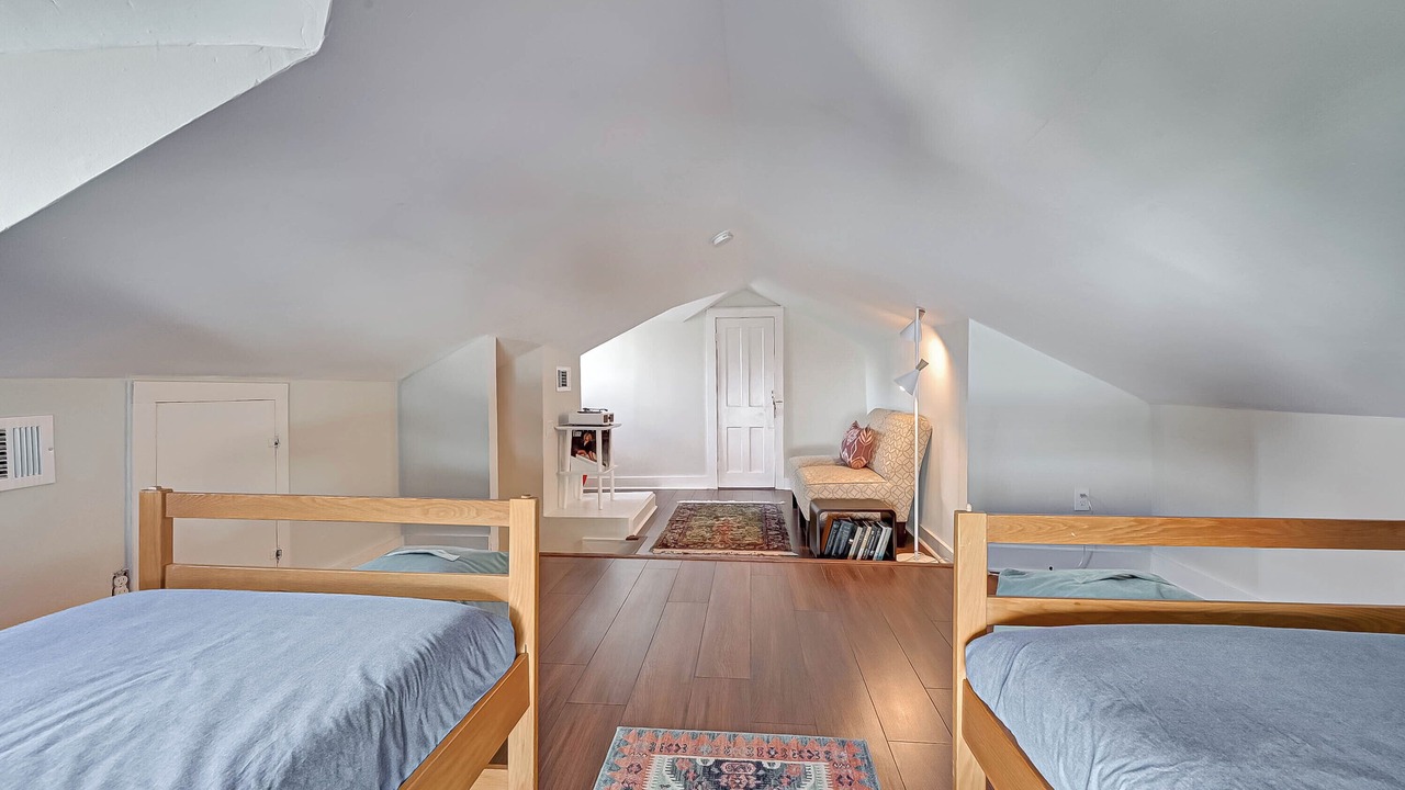 Photo of Bedroom in Neartown