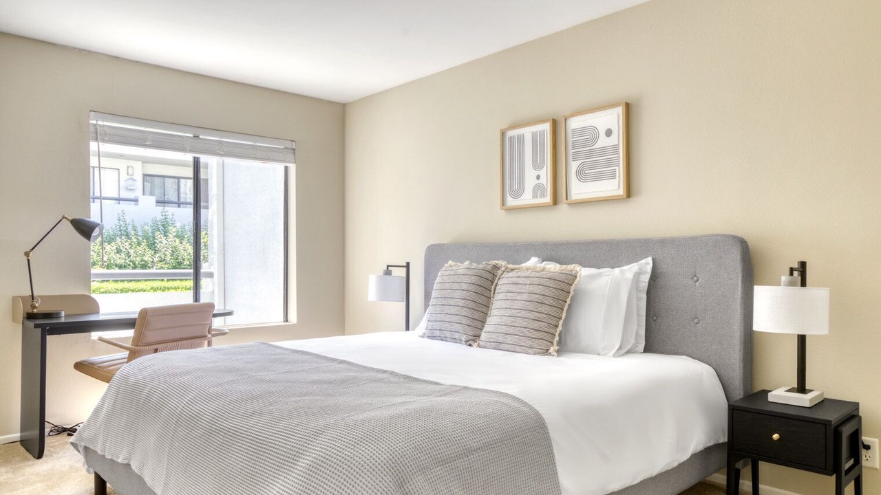 Photo of Bedroom in Downtown Burbank