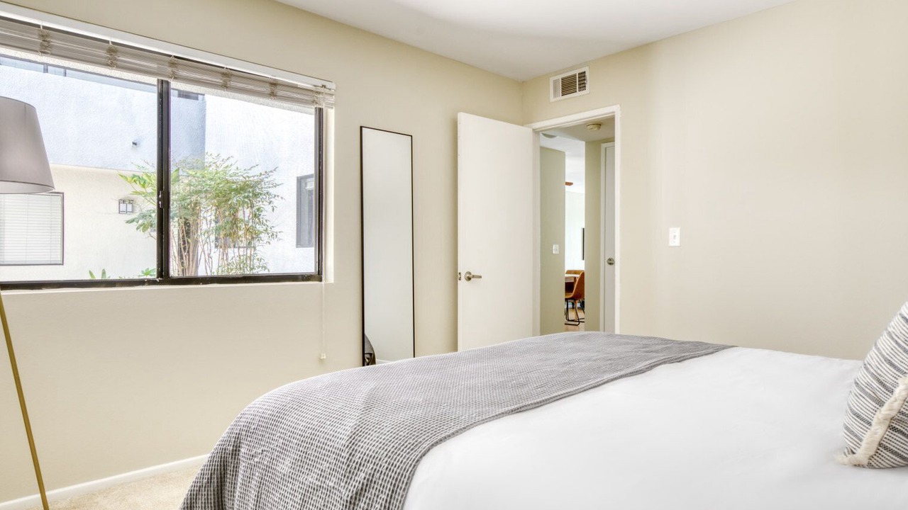 Photo of Bedroom in Downtown Burbank