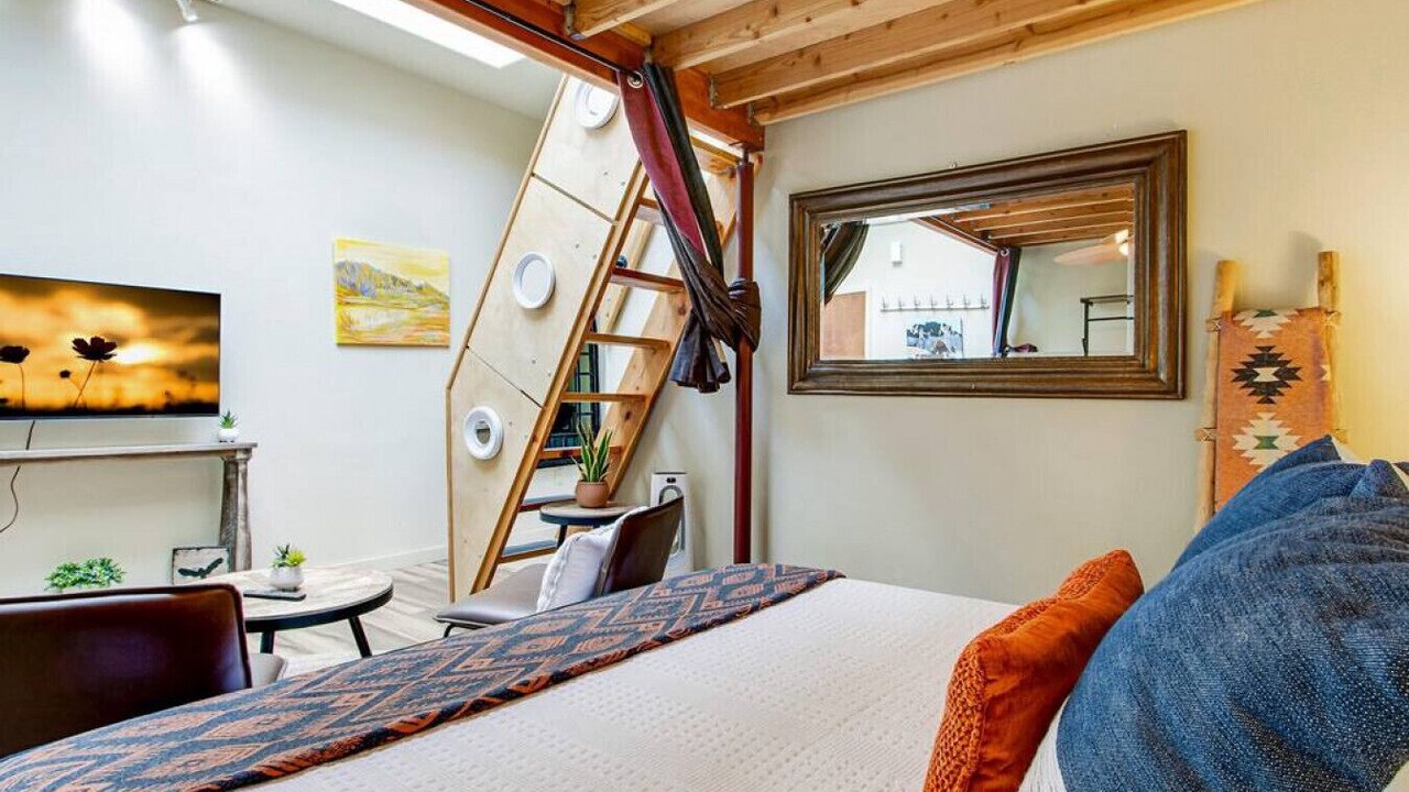Photo of Bedroom in Manitou Springs Historic District