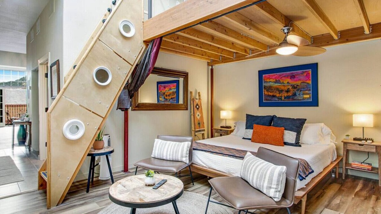 Photo of Bedroom in Manitou Springs Historic District