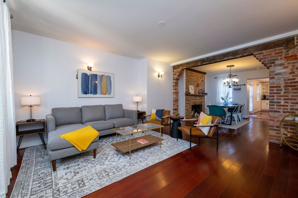 Photo of Livingroom in Fells Point