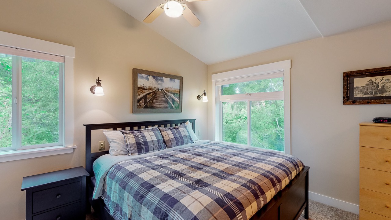 Photo of Bedroom in Neahkahnie Beach