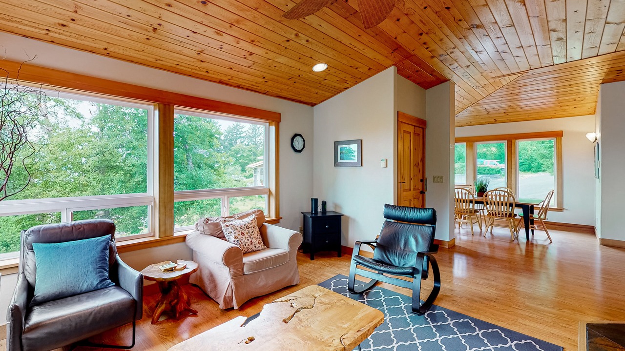Photo of Livingroom in Neahkahnie Beach