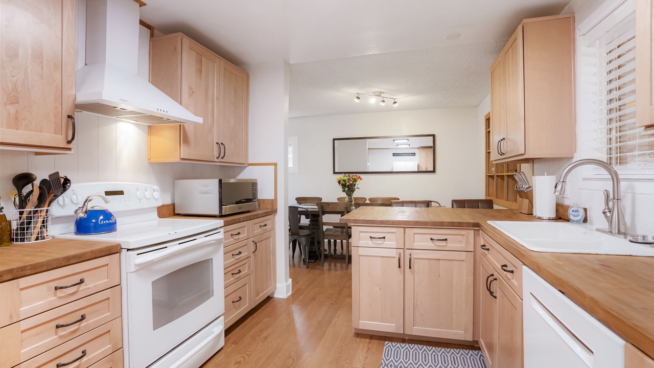 Photo of Kitchen in North Central Westminster