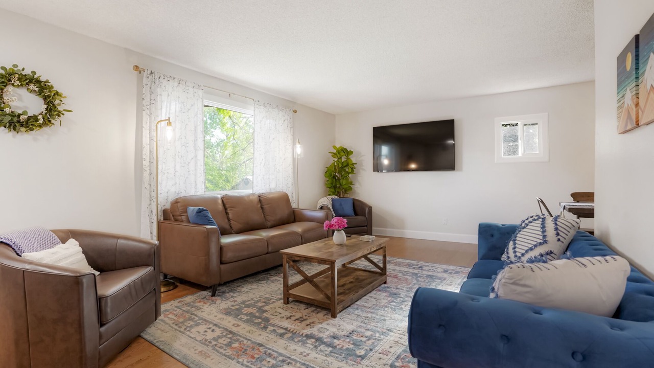 Photo of Livingroom in North Central Westminster
