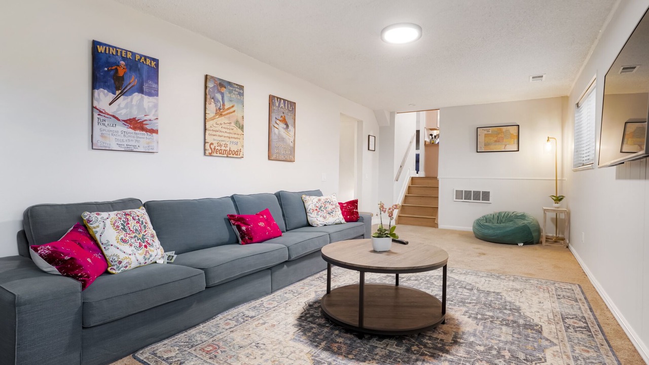 Photo of Livingroom in North Central Westminster
