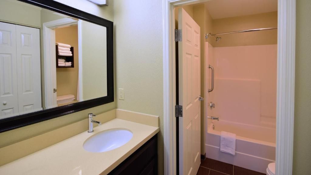 Photo of Bathroom in Beckett Ridge