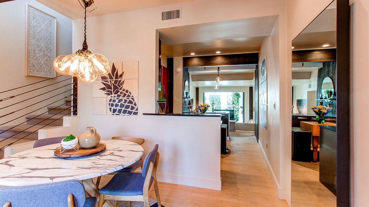 Photo of Livingroom in Five Points